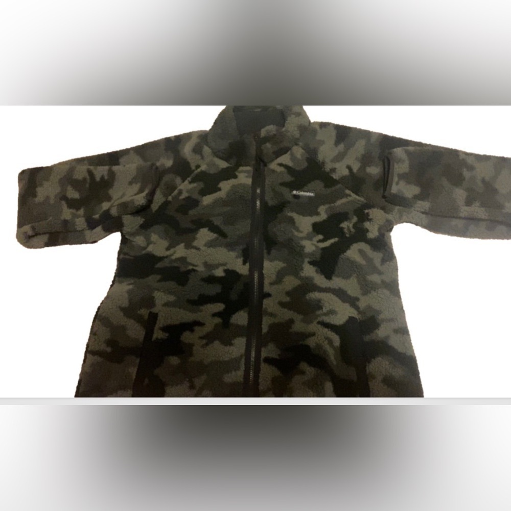 Women’s Camouflage zip-up jacket